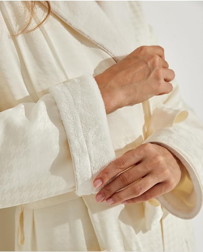 Women's Long Sleeve Fleece Robe with Pockets Jacquard Fluffy Plush Bathrobe