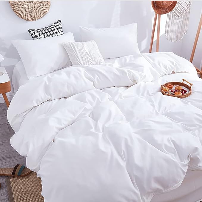 KAREVER White Fluffy Comforter Queen Women Soft White Bedding Men Durable Breathable Blanket Queen Lightweight Bed Comforter
