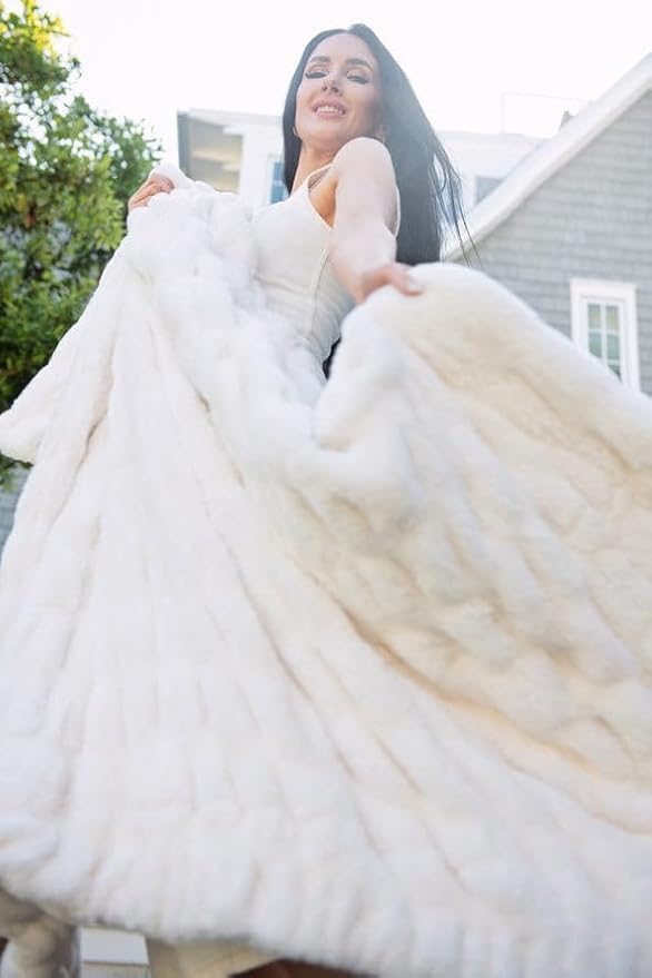 Minky Couture Hugs Blanket - Extra Plush Blanket for Premium Gifting - Stretchy Bubbled Cozy Throw - Silky Smooth - Durable & Machine-Washable - Travel-Friendly - Adult, Cream