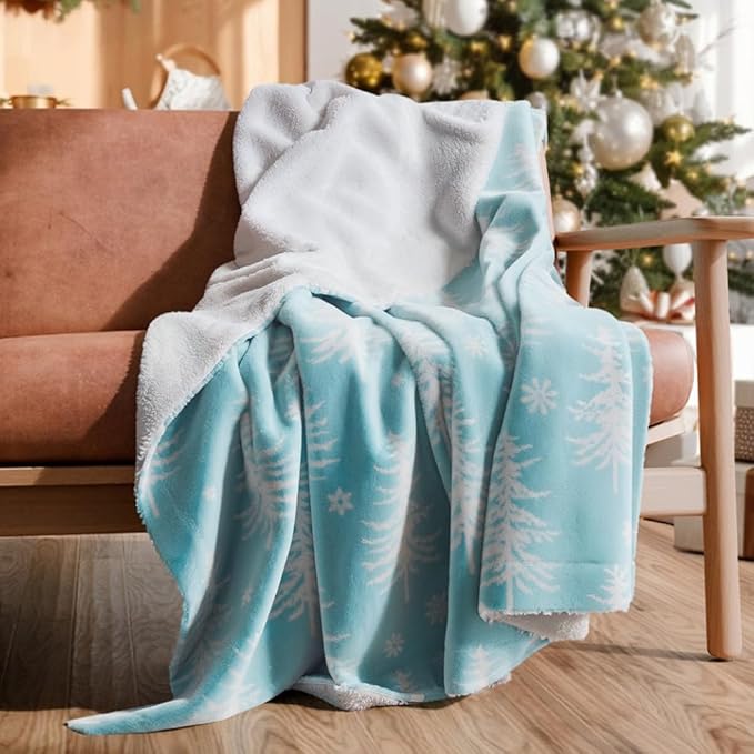 Christmas Sherpa Blanket Throw Size - Reversible Sherpa Fleece Blanket - Super Soft Double Sided Throw for Bed, Sofa, Couch - Thick, Cozy & Plush - Xmas Winter Bedding - Christmas Snowflakes, 50x60