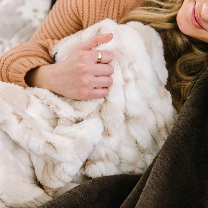 Minky Designs Crème Brulee Minky Blanket – Ultra Soft Faux Fur Throw Blanket for Couch, Bed & Home – Fluffy, Warm & Luxurious – Posh Collection (X-Large, 60x84)