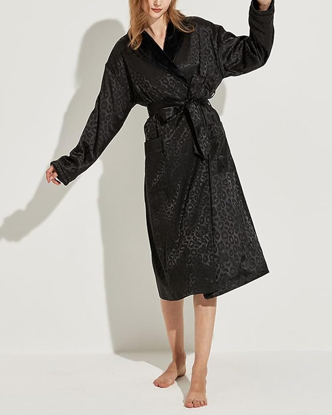 Women's Long Sleeve Fleece Robe with Pockets Jacquard Fluffy Plush Bathrobe