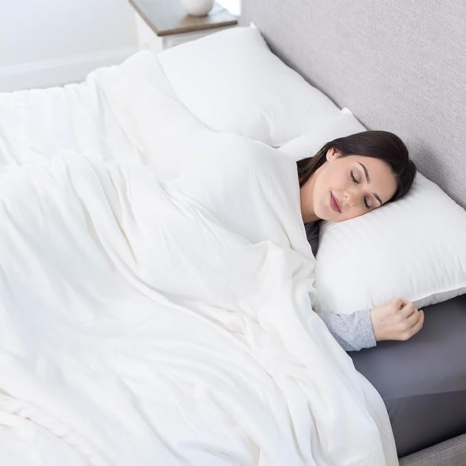 Globon Summer Comforter Oversized King Size,Luxurious Lightweight Blanket Keep Cool for Hot Sleepers,Natural Bamboo Viscose Shell,Organic Breathable Fill,Double Stitch,White