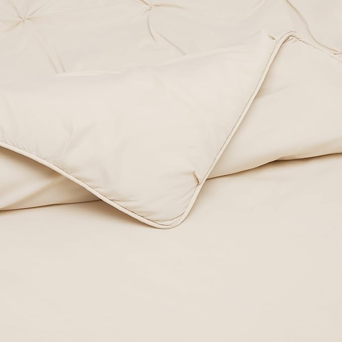 Amazon Basics Soft, Breathable Queen Size Comforter Sets, All-Season Down-Alternative 3-Piece Bedding Set, Pinch Pleat Design, Full/Queen Size, Beige