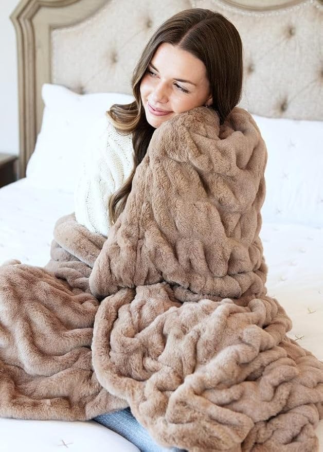 Minky Couture Hugs Blanket - Extra Plush Blanket for Premium Gifting - Stretchy Bubbled Cozy Throw - Silky Smooth - Durable & Machine-Washable - Travel-Friendly - Grande, Milk Chocolate