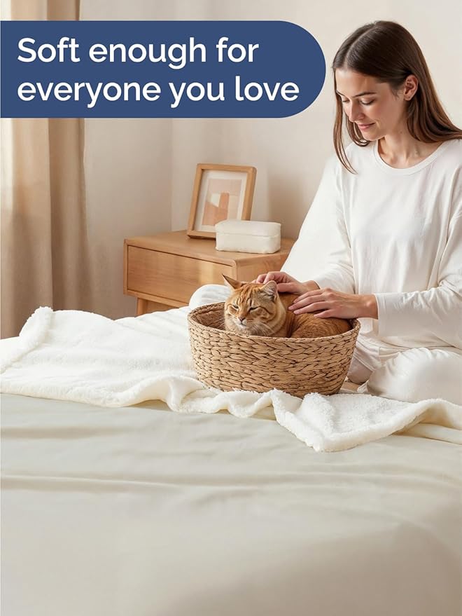 Sherpa Fleece Blanket Queen Size - Reversible Sherpa Fleece Queen Blanket - Super Soft Double Sided for Bed, Sofa, Couch - Thick, Warm, Fuzzy & Plush - Luxurious Bedding for Winter - Cream, 90" x 90"