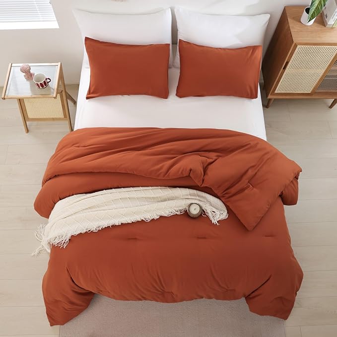 ROSGONIA Oversized Queen Comforter Burnt Orange, 3pcs (1 Terracotta Comforter & 2 Pillowcases) Lightweight Oversized Queen Comforter Sets Bedding