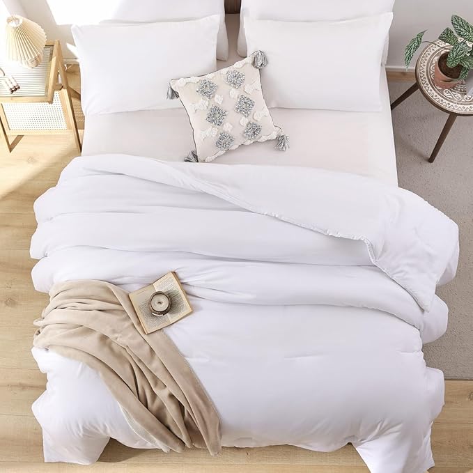 ROSGONIA Oversized Queen Comforter White, 3pcs (1 Comforter & 2 Pillowcases) Lightweight Oversized Queen Comforter Sets Bedding Blanket Quilts