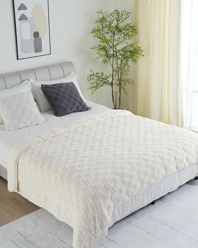 Uttermara Sherpa Fleece Weighted Blanket Queen Size(15lbs, 60" x 80", Cream White), 3D Jacquard Checkered Warm Sherpa Heavy Blanket for Adults, Soft Fuzzy Weighted Blankets for Couch Bed Sofa