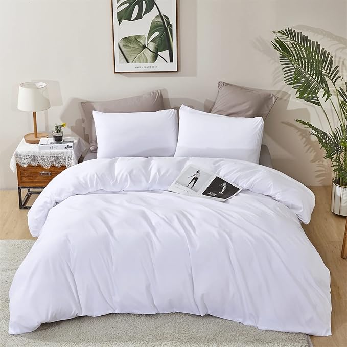 KAREVER White Fluffy Comforter Queen Women Soft White Bedding Men Durable Breathable Blanket Queen Lightweight Bed Comforter