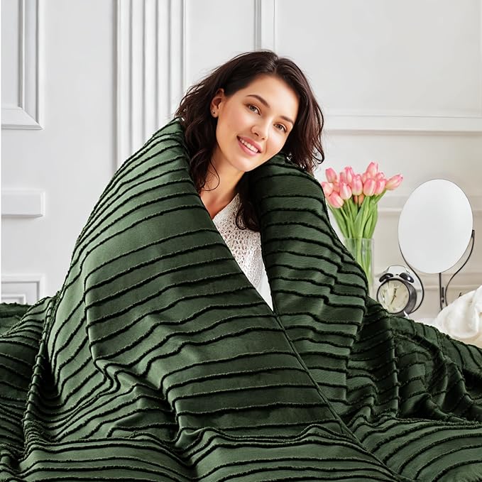 NEXHOME PRO California King Duvet Cover, Blue 3 Pieces Boho Tufted Duvet Cover Set, Soft and Lightweight Microfiber Comforter Cover Set (Forest Green,104 x 98)-No Comforter