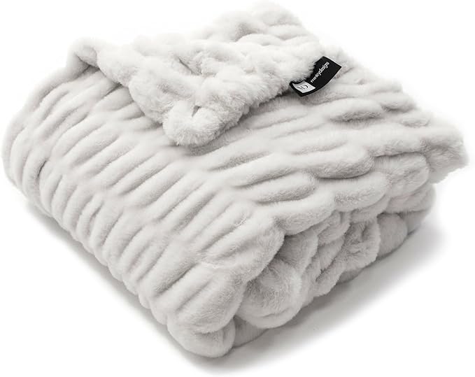 Minky Designs Polar Bear Minky Blanket – Ultra Soft Faux Fur Throw Blanket for Couch, Bed & Home – Fluffy, Warm & Luxurious – Chic Collection (Medium, 50x60)