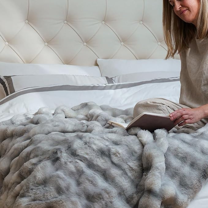 Mon Chateau 60" x 70" Dream Faux Fur Throw, Marble Print Plush Luxury Blanket for Couch, Sofa, or Bed, Soft Reversible Throw Blanket for Sleeping, Home & Room Decor, Moonshadow Bubble