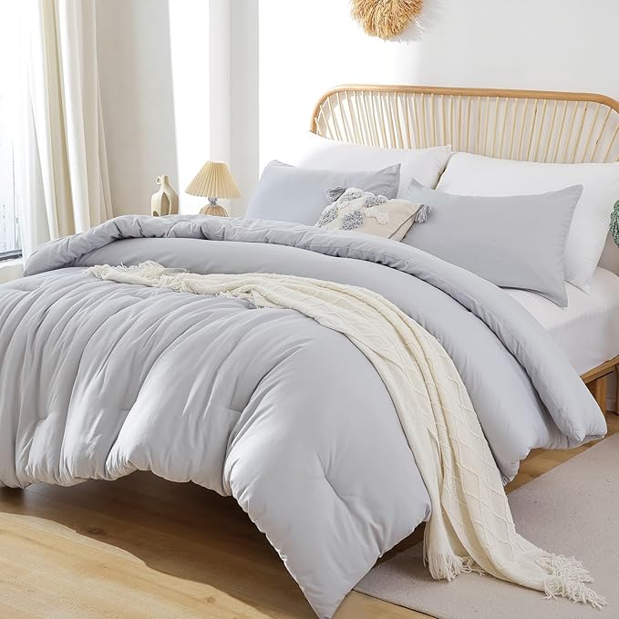 ROSGONIA Light Grey Twin/Twin XL Comforter Set for College Girls Boys, 1 Gray Comforter & 1 Pillowcase, Lightweight Kids Comforter Sets Dorm Bedding