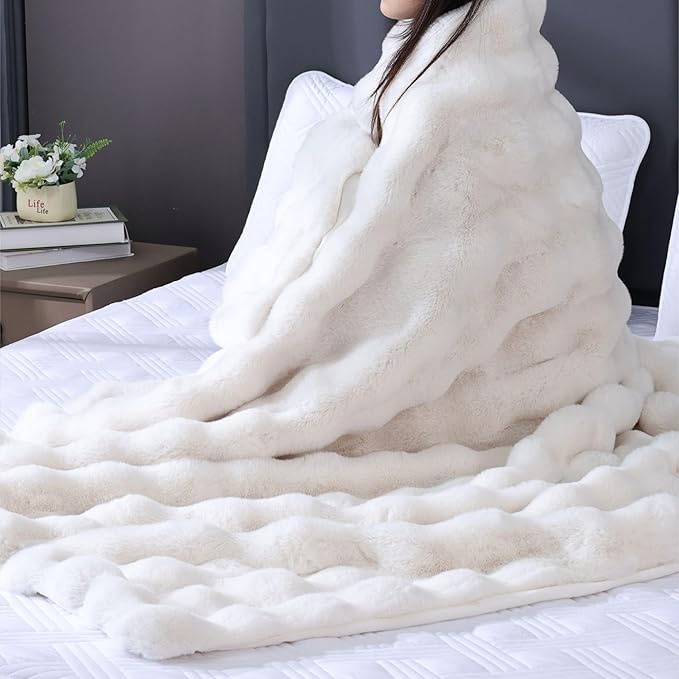 Faux Fluffy Fur Light Cream Beige Throw Blanket for Bedroom Couch Bed 50x60 Bunny Fuzzy Blanket for Adults Sofa Office Soft Thick Blanket Room Decor 860 GSM