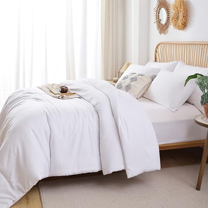 ROSGONIA Oversized Queen Comforter White, 3pcs (1 Comforter & 2 Pillowcases) Lightweight Oversized Queen Comforter Sets Bedding Blanket Quilts