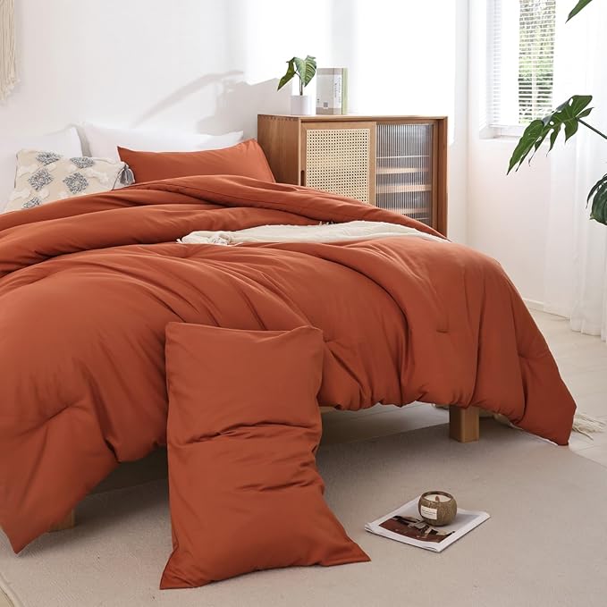 ROSGONIA Oversized Queen Comforter Burnt Orange, 3pcs (1 Terracotta Comforter & 2 Pillowcases) Lightweight Oversized Queen Comforter Sets Bedding