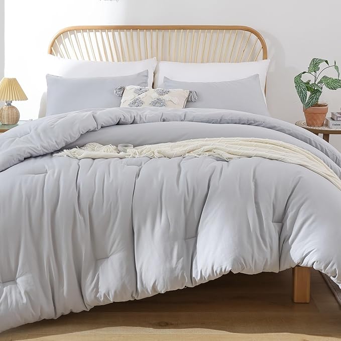 ROSGONIA Light Grey Twin/Twin XL Comforter Set for College Girls Boys, 1 Gray Comforter & 1 Pillowcase, Lightweight Kids Comforter Sets Dorm Bedding