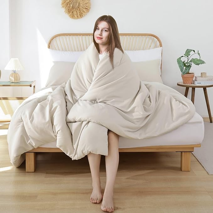 ROSGONIA Oversized Queen Comforter Beige, 3pcs (1 Comforter & 2 Pillowcases) Lightweight Oversized Queen Comforter Sets Bedding Blanket Quilts