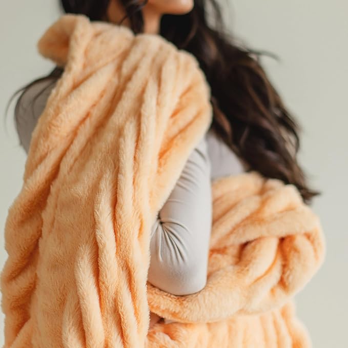 Minky Designs Passionate Peach Minky Blanket – Ultra Soft Faux Fur Throw Blanket for Couch, Bed & Home – Fluffy, Warm & Luxurious – Chic Collection (Medium, 50x60)