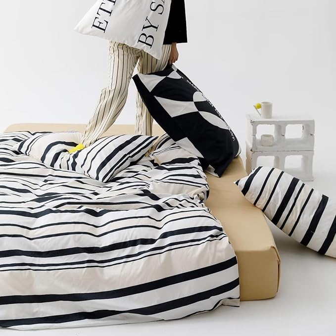 KAREVER Striped Comforter Queen Black White Comforter 3 Pieces Soft Stripes Comforter Set 1 Striped Queen Comforter (90x90 inches) with 2 Pillowcases (20x26 inches)