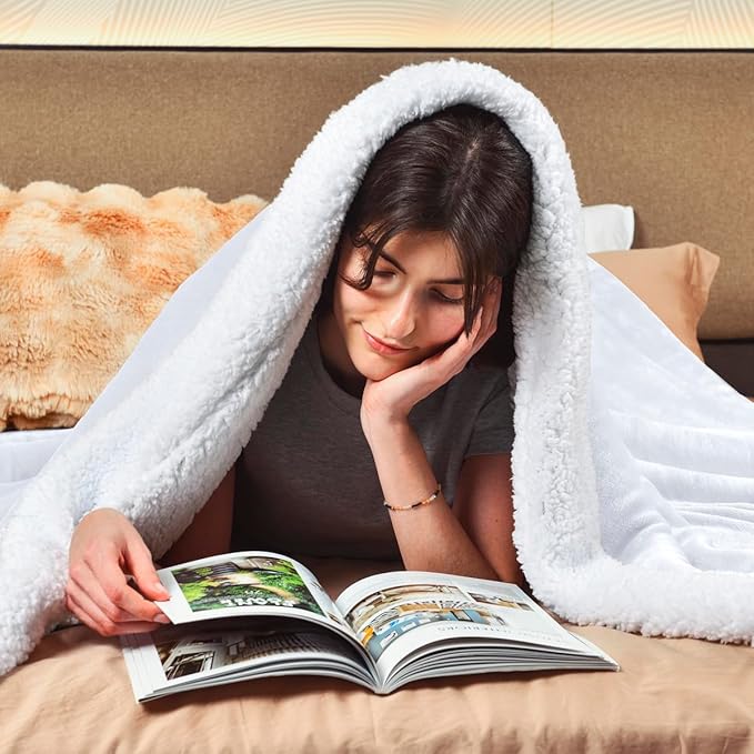 KAWAHOME Sherpa Fleece Queen Size Blanket for Bed - Extra Warm and Heavy Thick Blankets for Winter, Super Soft 500GSM Plush Blanket, 90"X 90" White
