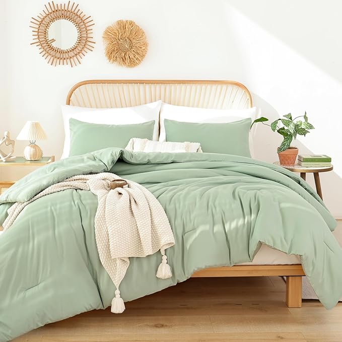ROSGONIA Sage Green Twin/Twin XL Comforter Set for College Girls Boys, 1 Sage Comforter & 1 Pillowcase, Lightweight Kids Comforter Sets Dorm Bedding