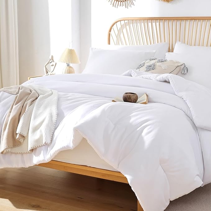ROSGONIA Oversized Queen Comforter White, 3pcs (1 Comforter & 2 Pillowcases) Lightweight Oversized Queen Comforter Sets Bedding Blanket Quilts