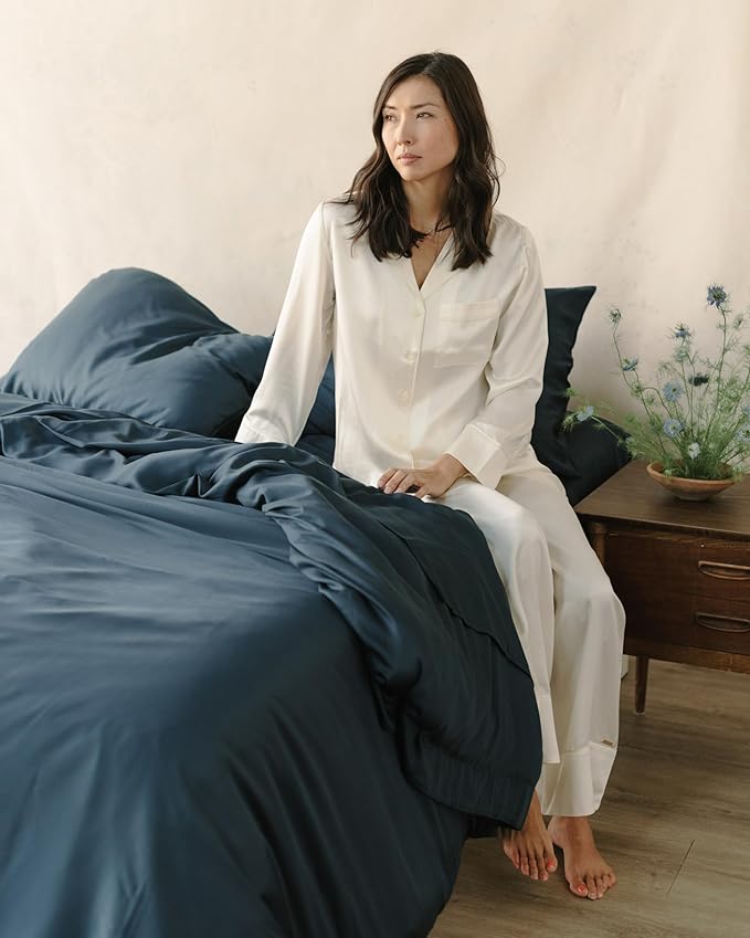 Cozy Earth Luxury Duvet Cover Queen - 100% Viscose from Bamboo - Ultra-Soft, Cooling & Lightweight Duvet Cover - Temperature-Regulating Bedding - Concealed Zip & Interior Snap Closures - Pacific Blue