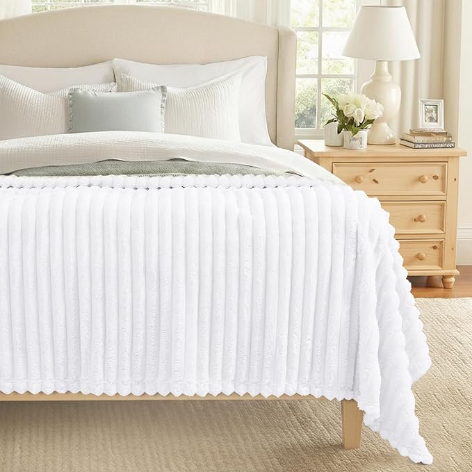 decorUhome Christmas Soft Fleece White Twin Blanket for Bed, Cozy Fluffy Plush Flannel Striped Throws for Couch Sofa, Lightweight Decorative Ribbed Fuzzy Blanket for Woman, 60x80 Inches
