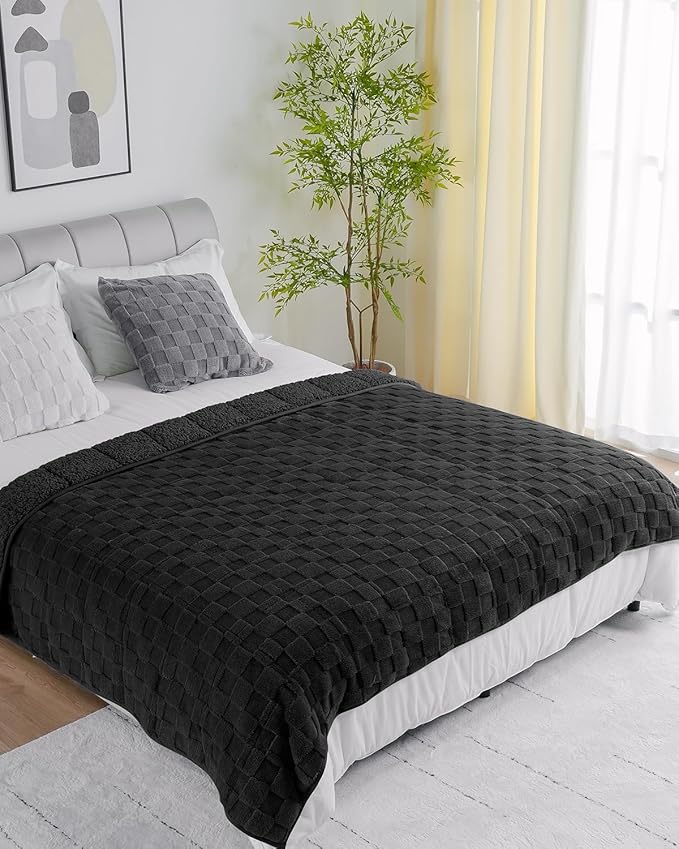 Uttermara Sherpa Fleece Weighted Blanket Queen Size(20lbs, 60" x 80", Black), 3D Jacquard Checkered Warm Sherpa Heavy Blanket for Adults, Soft Fuzzy Weighted Blankets for Couch Bed Sofa