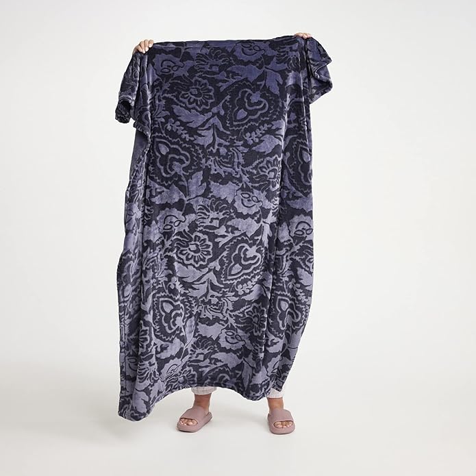 Vera Bradley Women's Disney Fleece Plush Throw Blanket