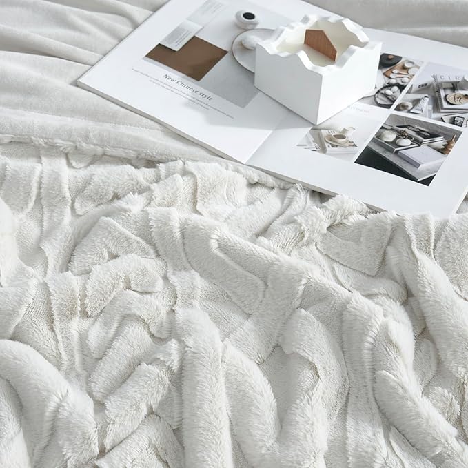 Cozy Bliss Faux Fur Throw Blanket for Couch, Jacquard Fuzzy Plush Soft Thick Winter Throw Blanket for Sofa Bed Living Room Bedroom，50"x60" Beige