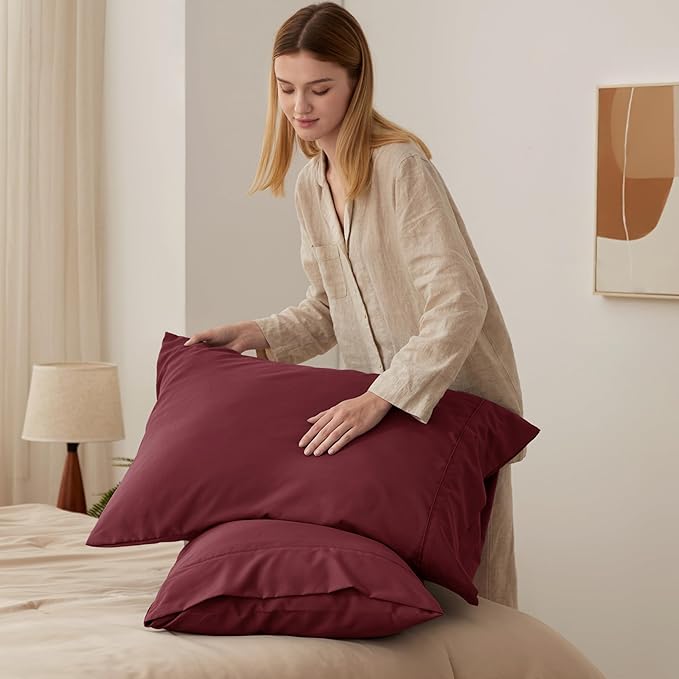 Bedsure Queen Pillow Cases Set of 2 - Burgundy Brushed Microfiber Pillowcase 2 Pack, Super Soft Pillowcase, Pillow Case Covers with Envelope Closure, Wrinkle, Fade and Stain Resistant, 20x30 Inches