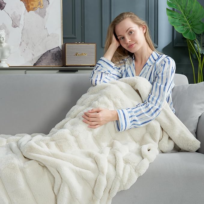 Cozy Bliss Faux Fur Throw Blanket for Couch, Cozy Soft Plush Thick Winter Blanket for Sofa Bedroom Living Room, 50 * 60 Inches Beige
