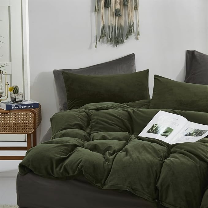Cottonight Army Green Velvet Comforter Set King Olive Green Flannel Plush Bedding Set Fluffy Blanket Quilts Winter Warm 3 Piece Velvet Comforter Set for King Bed