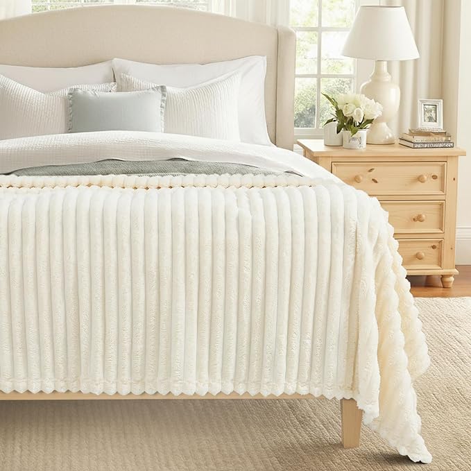 decorUhome Christmas Soft Fleece Cream White Blanket King Size for Bed, Cozy Fluffy Plush Flannel Large Striped Throws for Couch Sofa, Lightweight Decorative Fuzzy Blanket for Woman, 108x90 Inches
