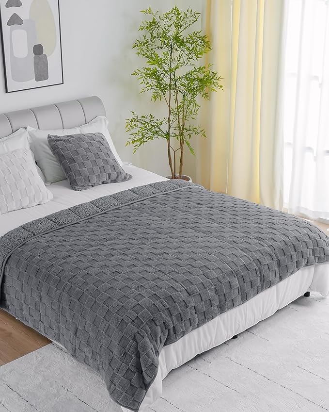 Uttermara Sherpa Fleece Weighted Blanket Queen Size(15lbs, 60" x 80", Grey), 3D Jacquard Checkered Warm Sherpa Heavy Blanket for Adults, Soft Fuzzy Weighted Blankets for Couch Bed Sofa