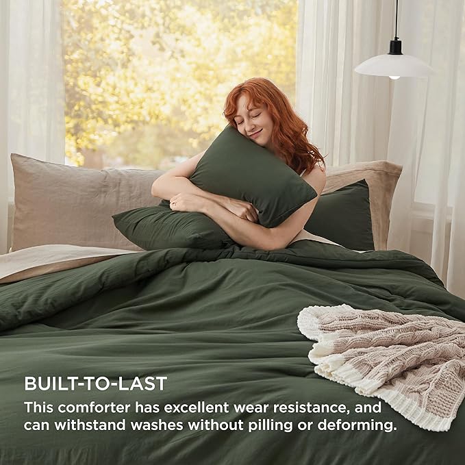 Bedsure Oversized Queen Comforter Set, Dark Green Soft Prewashed Bedding for All Seasons, 3 Pieces GentleSoft™ Down Alternative Bed Set, 1 Lightweight Comforter (98"x98") and 2 Pillowcases (20"x26")