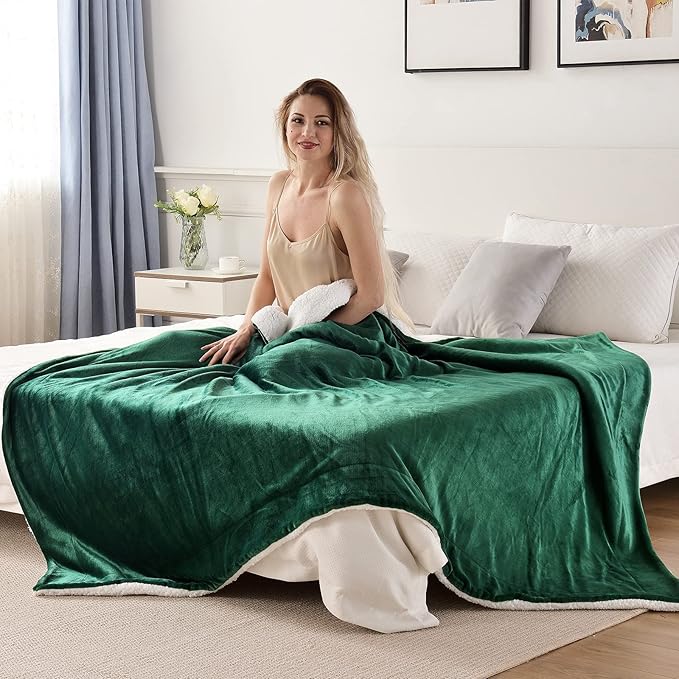SOCHOW Sherpa Fleece Throw Blanket, Double-Sided Super Soft Luxurious Plush Blanket Queen size 90 inchx90 inch, Green