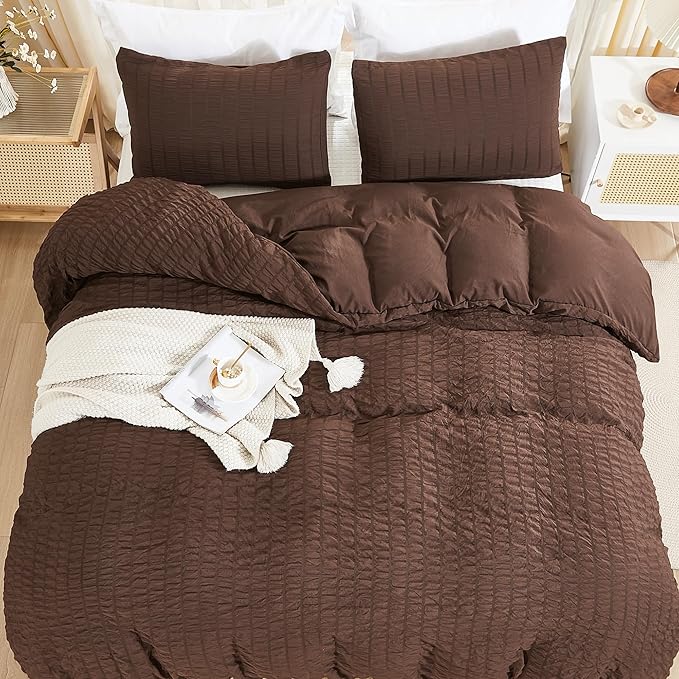 AveLom Brown Duvet Cover King(104 x 90 inches), 3 Pieces (1 Duvet Cover, 2 Pillow Cases), Seersucker Striped Soft Washed Microfiber Textured Duvet Cover Set with Zipper Closure, Corner Ties
