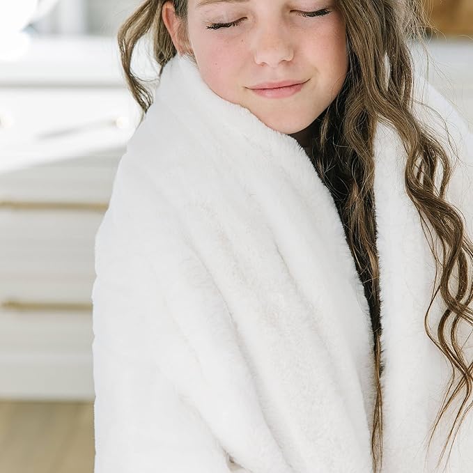 Minky Designs Polar Bear Minky Blanket – Ultra Soft Faux Fur Throw Blanket for Couch, Bed & Home – Fluffy, Warm & Luxurious – Posh Collection (X-Large, 60x84)