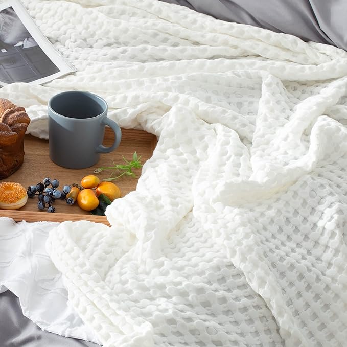 Bedsure Cooling Cotton Waffle King Size Blanket - Lightweight Breathable Blanket of Rayon Derived from Bamboo for Hot Sleepers, Luxury Throws for Bed, Couch and Sofa, Dark Green, 104x90 Inches