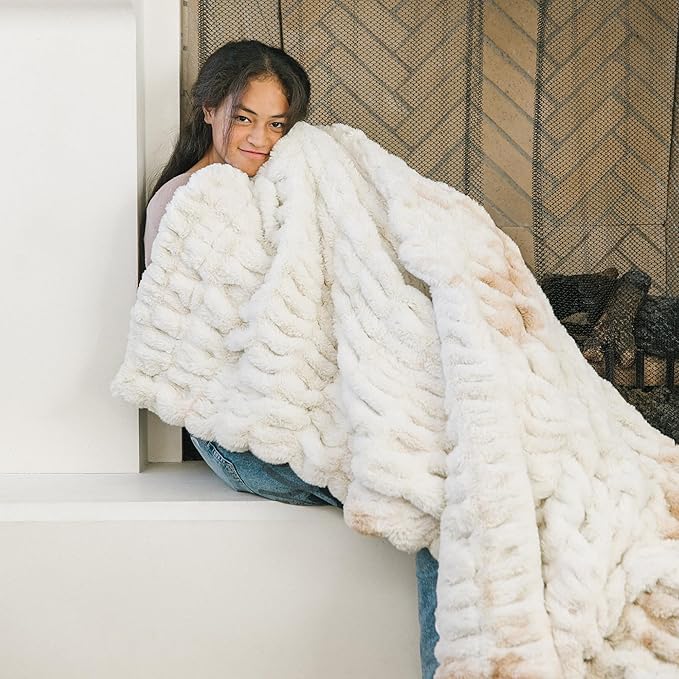 Minky Designs Crème Brulee Minky Blanket – Ultra Soft Faux Fur Throw Blanket for Couch, Bed & Home – Fluffy, Warm & Luxurious – Chic Collection (X-Large, 60x84)