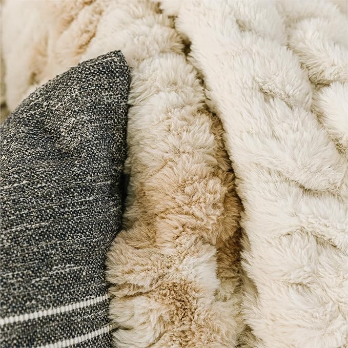 Minky Designs Crème Brulee Minky Blanket – Ultra Soft Faux Fur Throw Blanket for Couch, Bed & Home – Fluffy, Warm & Luxurious – Chic Collection (X-Large, 60x84)