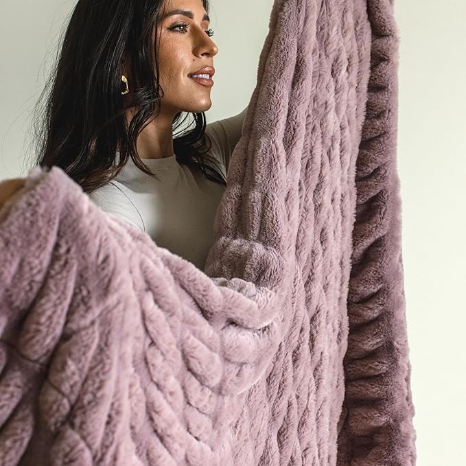 Minky Designs Violet Dream Minky Blanket – Ultra Soft Faux Fur Throw Blanket for Couch, Bed & Home – Fluffy, Warm & Luxurious – Chic Collection (X-Large, 60x84)