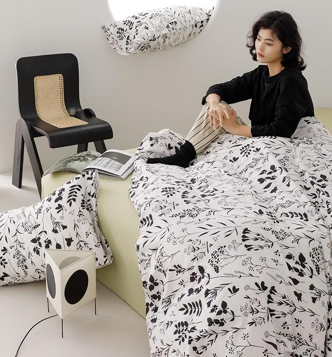 KAREVER Botanical Comforter Set King White and Black Floral Plant Bedding Comforter Set Girls Garden Pattern Printed on White Blanket Rustic Leaf Blossom Women White Farmhouse Comforter King