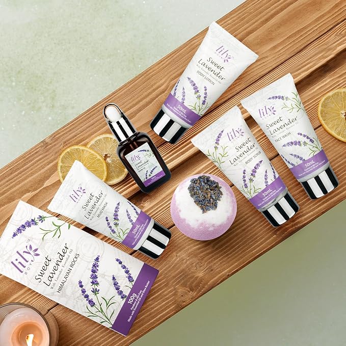 Lavender Spa Gift Set for Women - 22 Piece Luxury Bath & Body Basket with Bath Bomb, Lotion & Shower Gel | Birthday Gifts, Mothers Day Gifts, Christmas Gifts