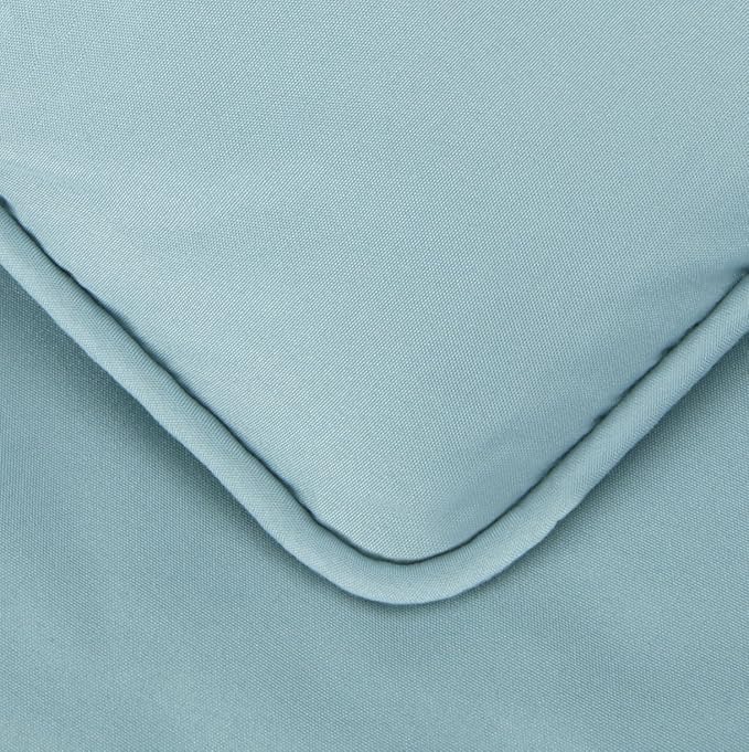 Amazon Basics Lightweight, Soft King Size Comforter Sets, All-Season Down-Alternative 3-Piece Bedding Set, Pinch Pleat Design, Spa Blue