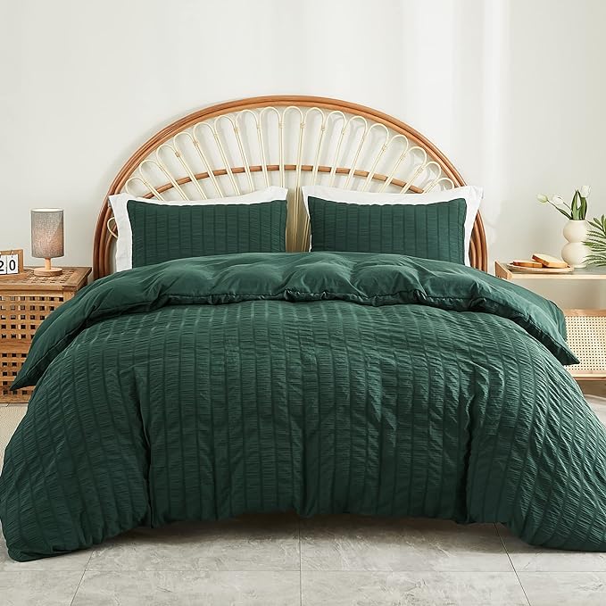 AveLom Dark Green Seersucker Duvet Cover Set Queen Size (90 x 90 inches), 3 Pieces (1 Duvet Cover + 2 Pillow Cases), Ultra Soft Washed Microfiber, Textured Duvet Cover with Zipper Closure, Corner Ties
